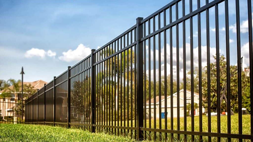 how much does an aluminum fence cost