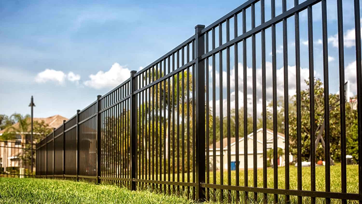 how much does an aluminum fence cost