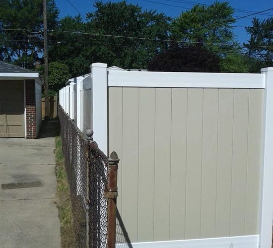 Vinyl Fence Installation (4)